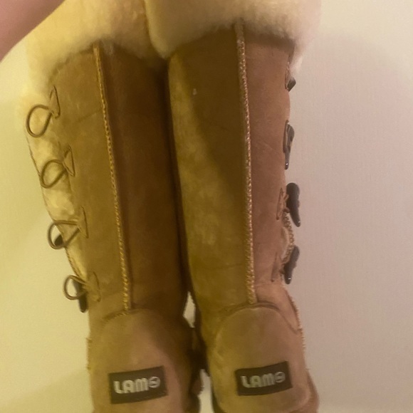 LAMO Sheepskin Boots - Picture 8 of 8